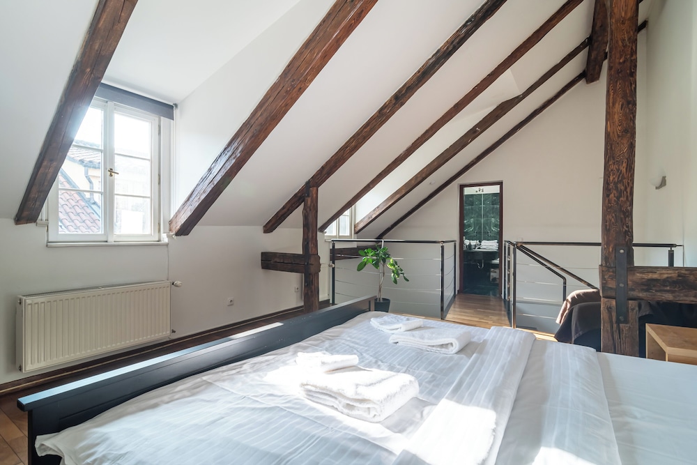 Mezzanine, Duplex, Romantic, King Bed, Kitchenette