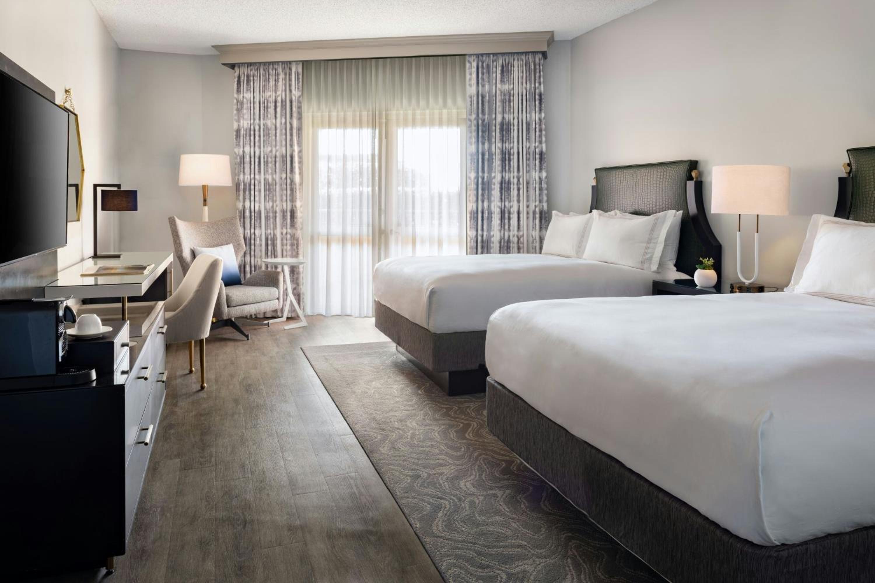 Tower, Guest Room, 2 Queen Beds, Bay View, Balcony