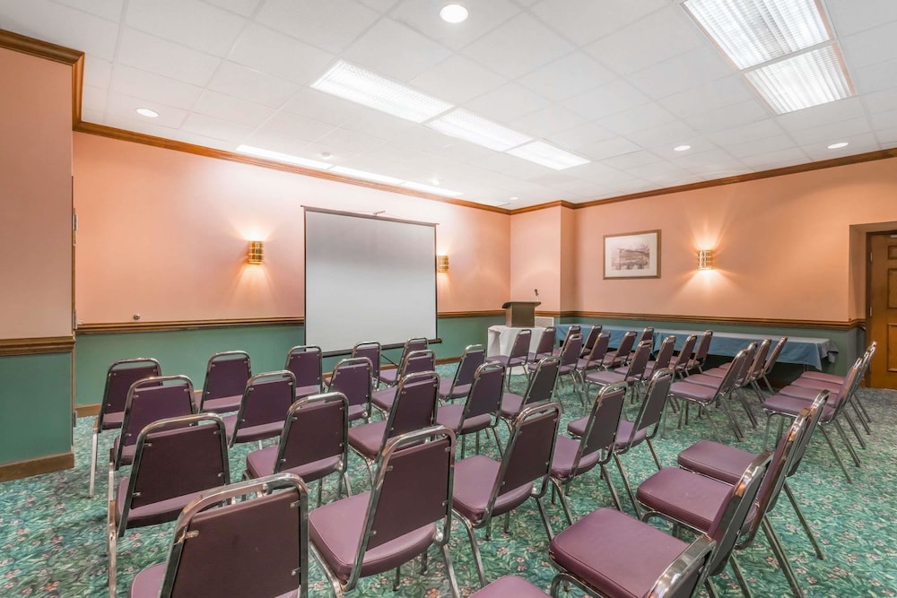 Howard Johnson by Wyndham Salem Hotel & Conference Center 22/30