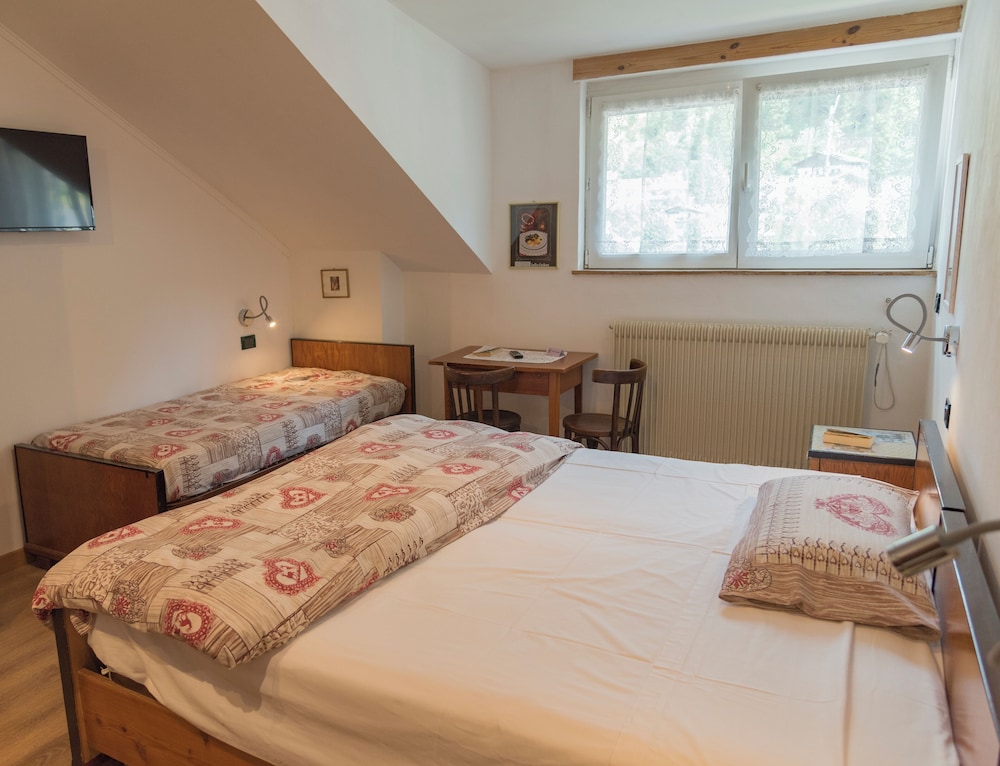 CLASSIC, DOUBLE OR TWIN BED