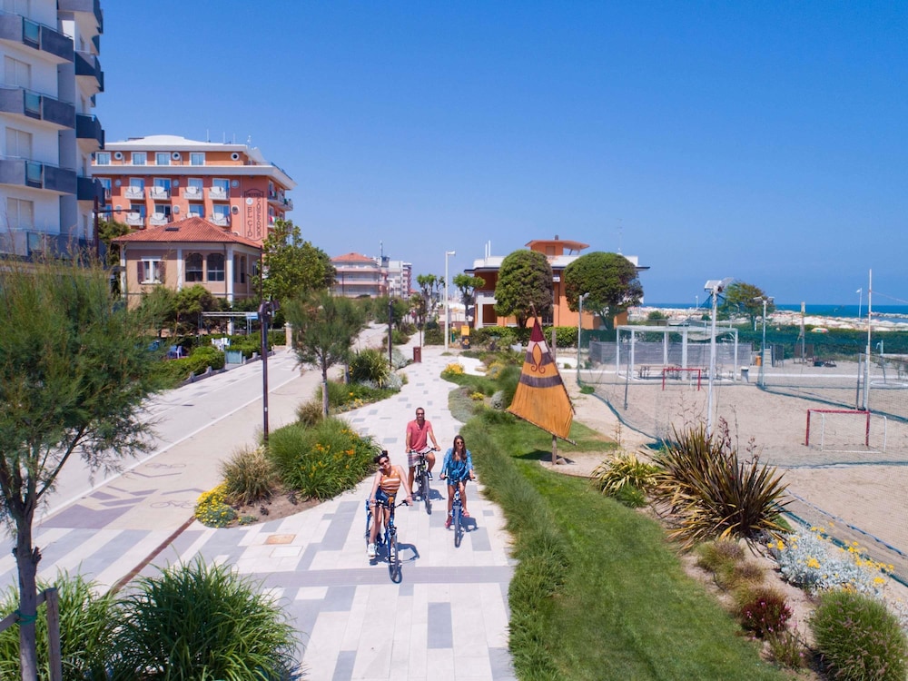 MERCURE RIMINI ARTIS 42/50