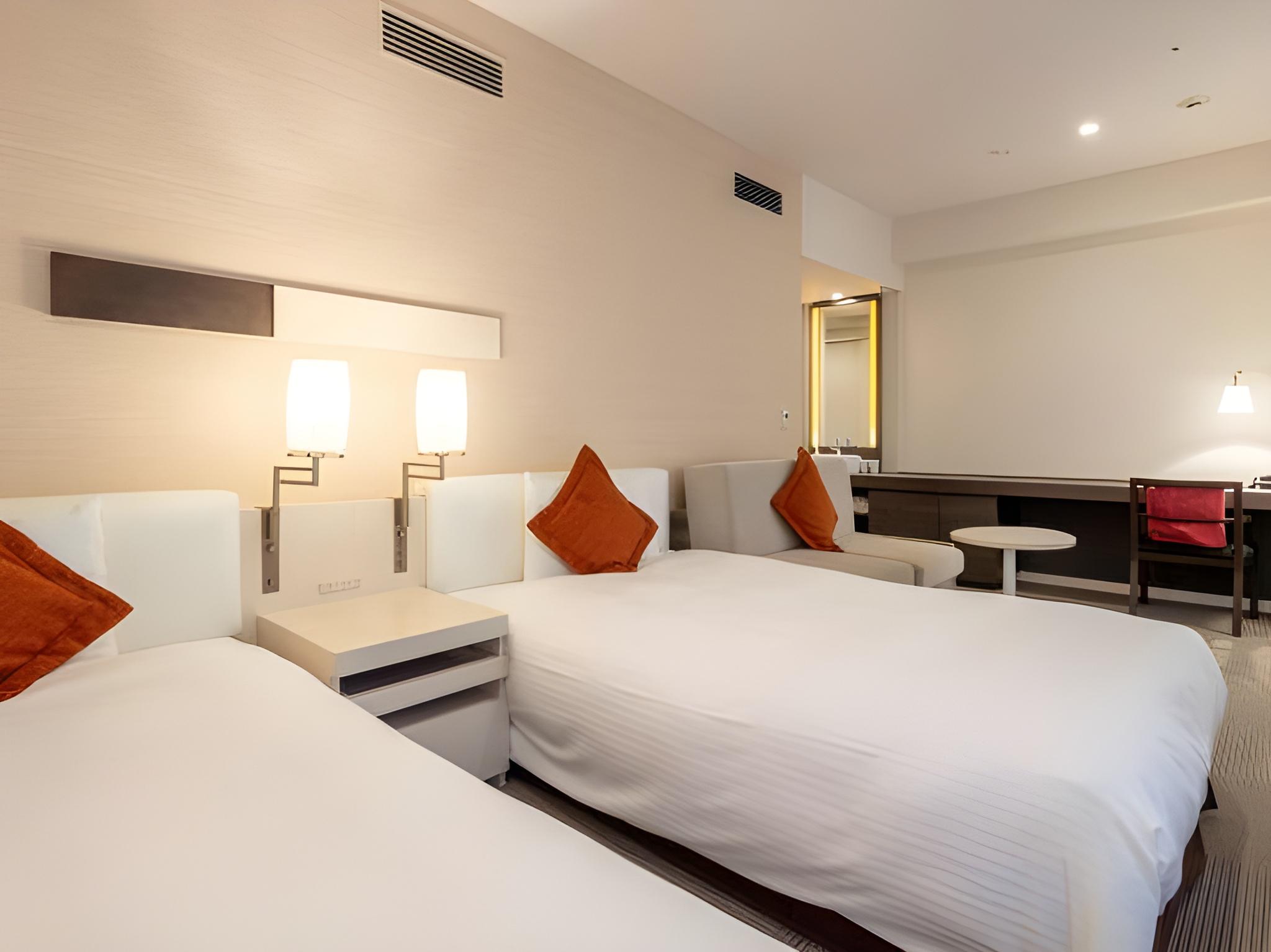 Universal, Twin Beds