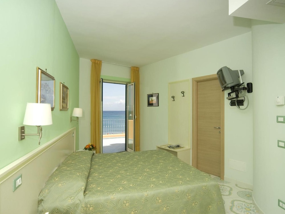Hotel Rivamare 11/54