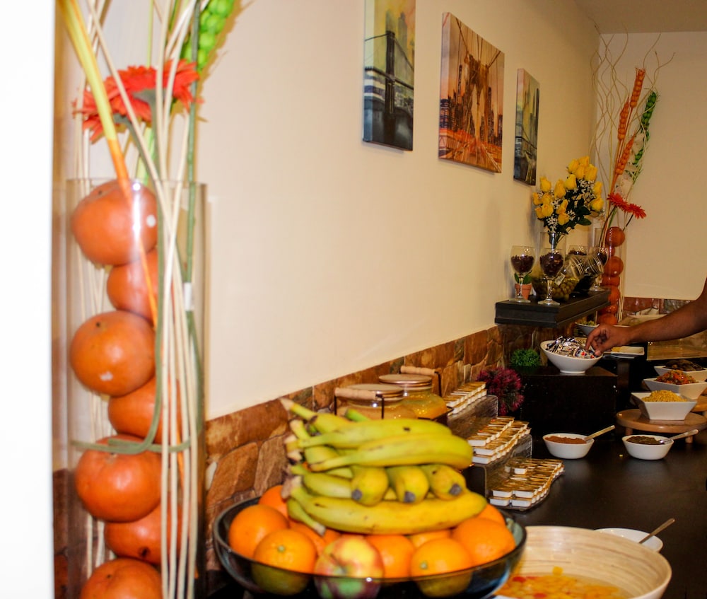 ALMOND HOTEL APARTMENTS photo3