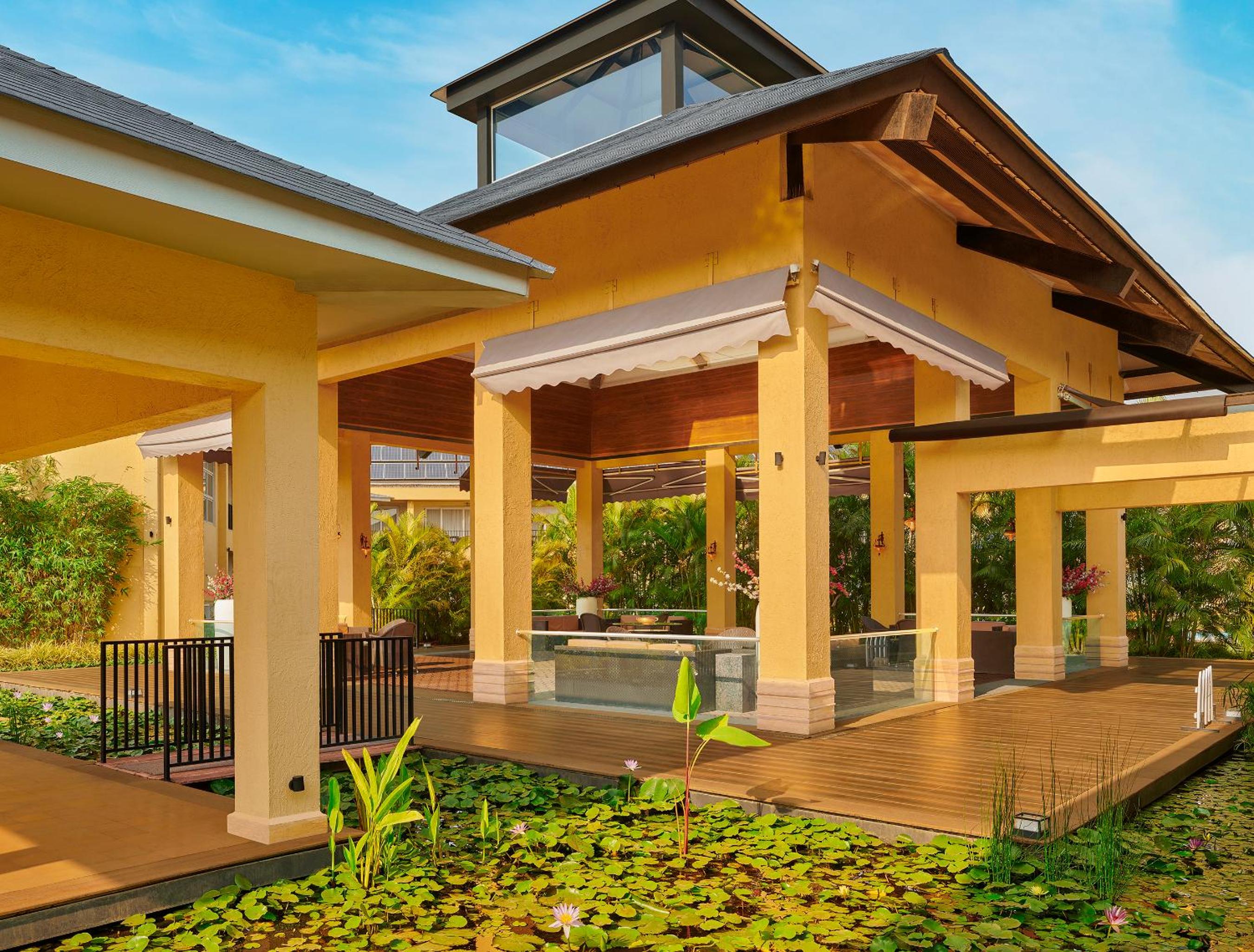 Tropical Retreat 45/51