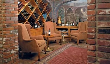 HISTORIC SANTA MARIA INN 55/67