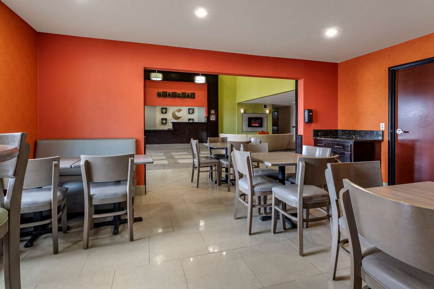 Comfort Inn Suites Mansfield 13/18