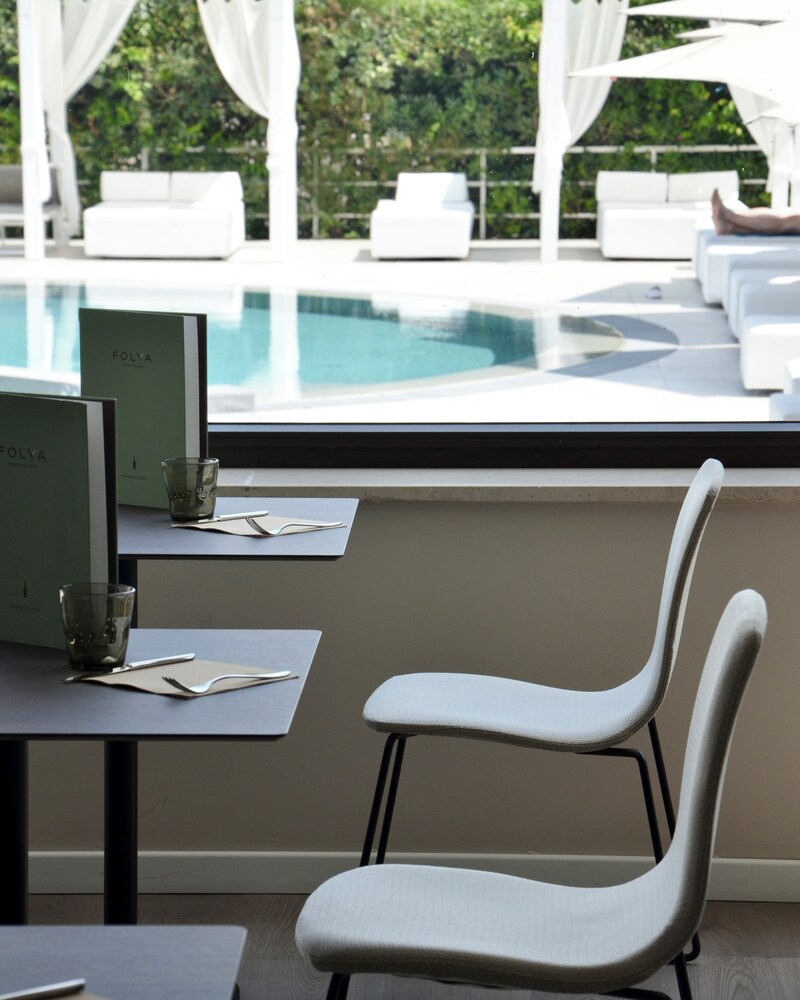 Oxygen Lifestyle Hotel 35/50