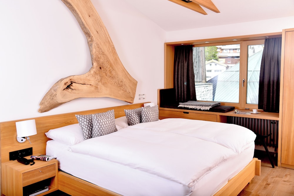 Deluxe, King Bed, Valley View