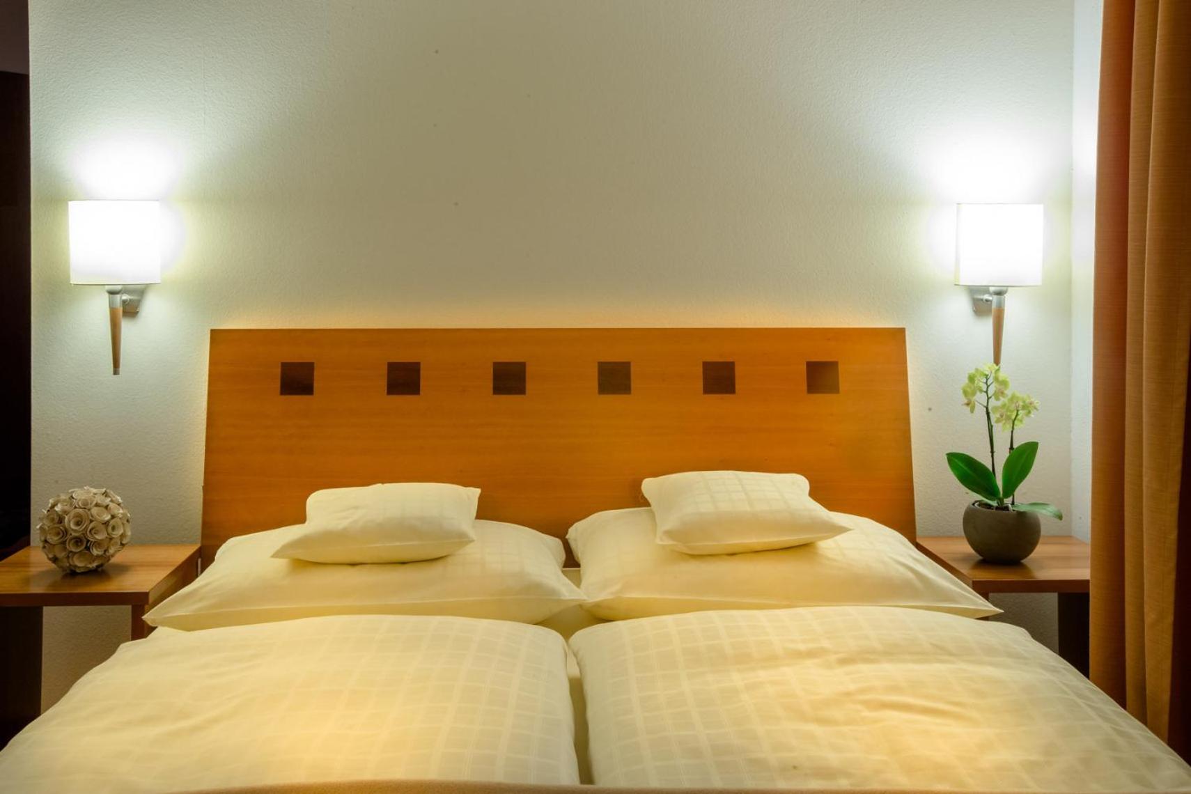 غرفة كلاسيكية بسرير مزدوج، Seehotel Niedernberg - Das Dorf am See 5/10