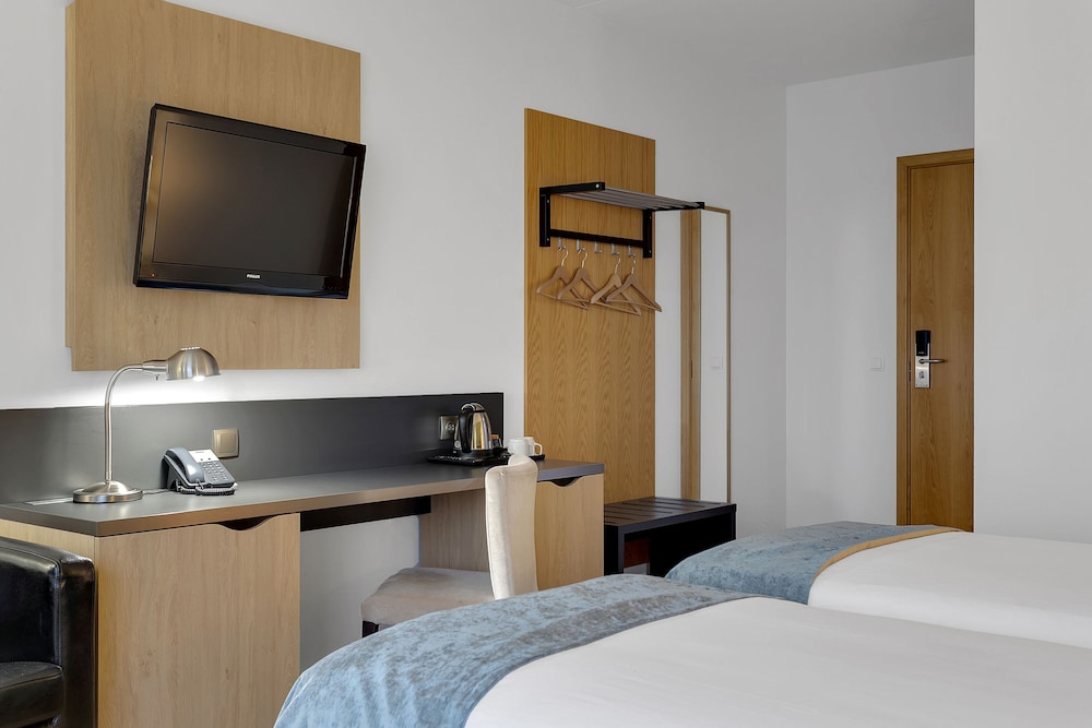 Standard, King Bed, Aurora Hotel At Reykjavik-Keflavik Airport Terminal Kef 10/10