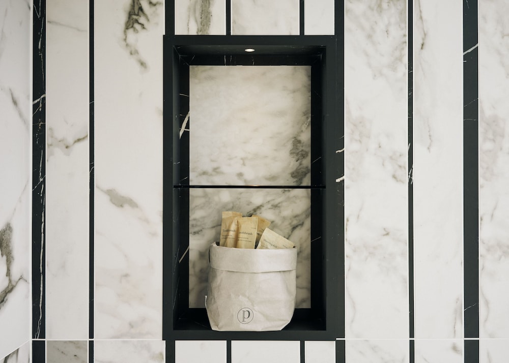 Page8, Page Hotels 33/63