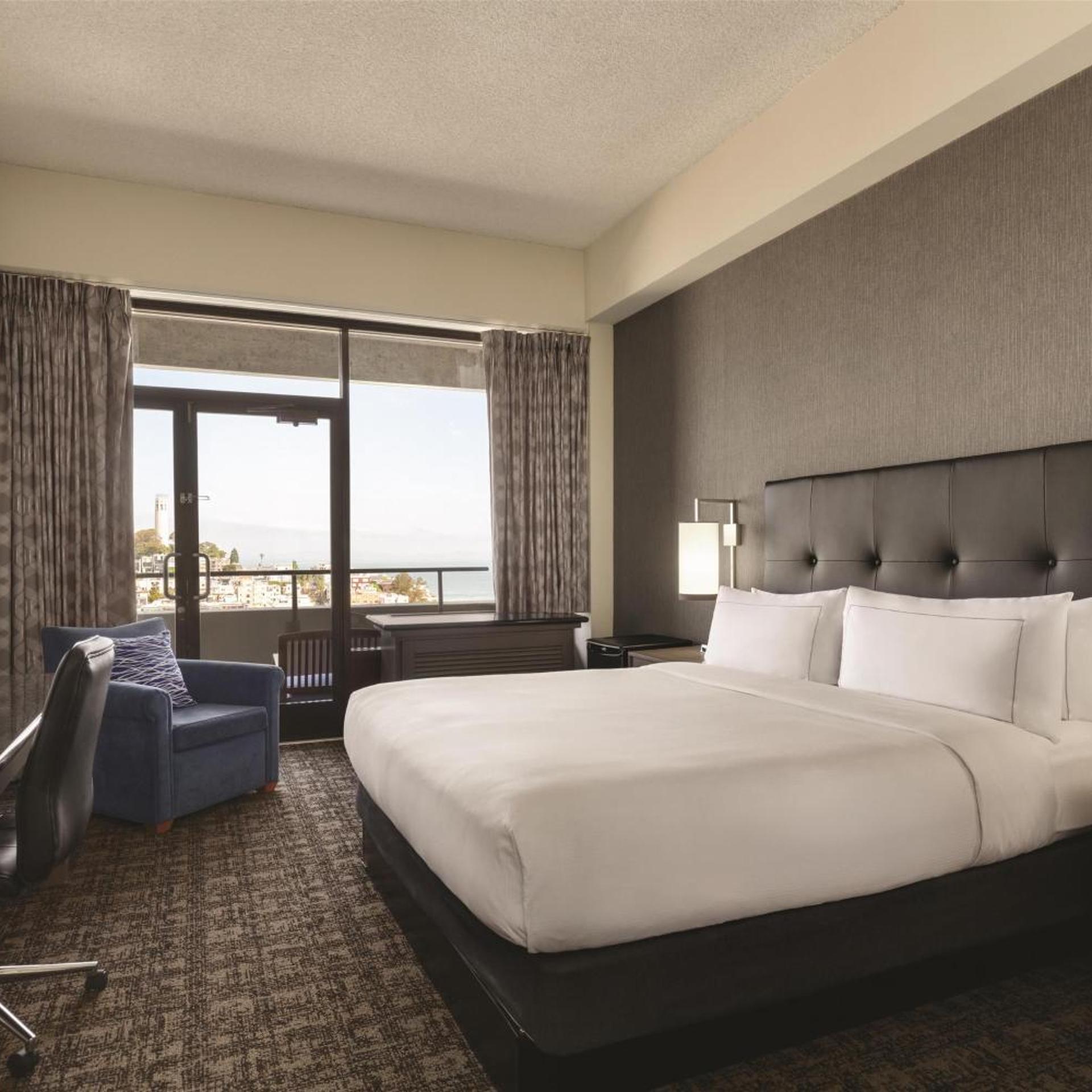 Room, King Bed, Bay View, Balcony, Top Floor