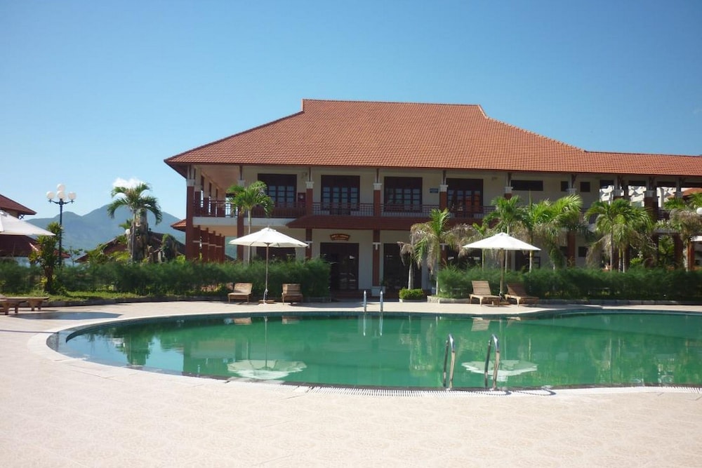 Lang Co Beach Resort 4/50