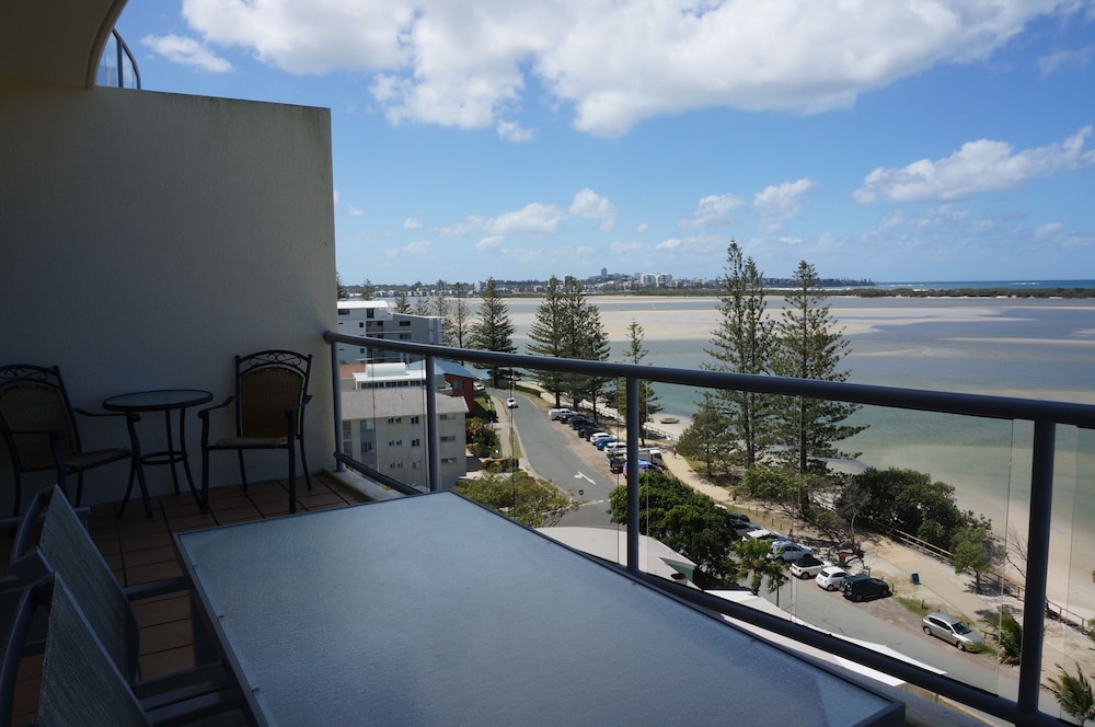 MOORINGS BEACH RESORT 71/77