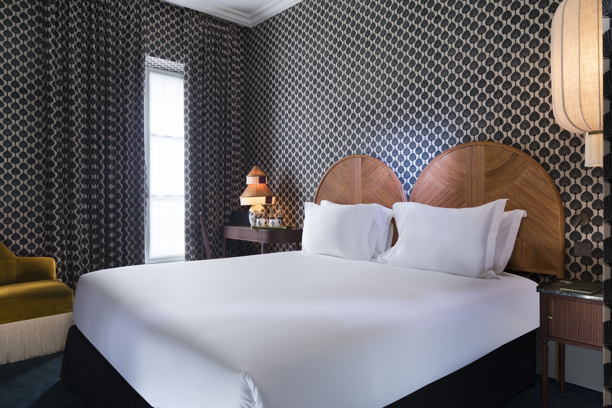 DELUXE, DOUBLE BED