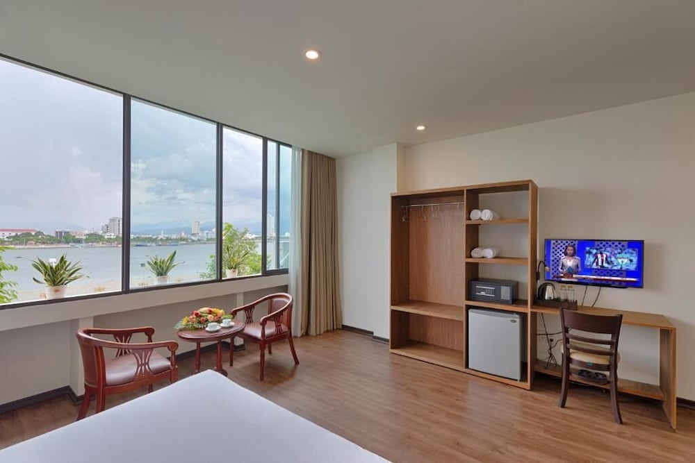 Vitalis Riverside Hotel 51/65