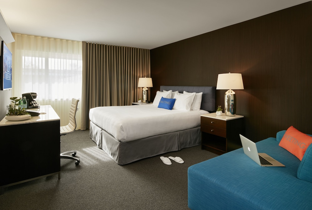 Hotel Lucent 13/64