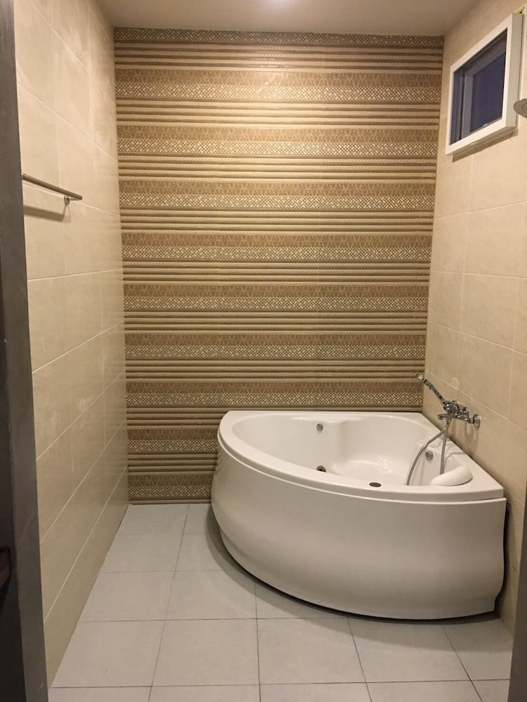 The Laekhong River Resort 17/18