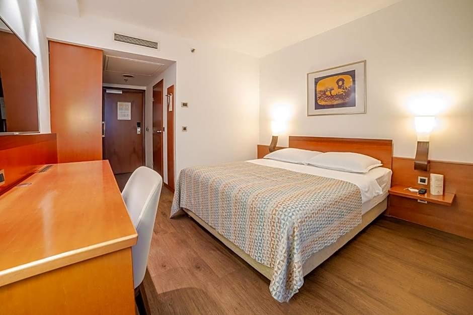 PERLA CASINO AND HOTEL 8/23