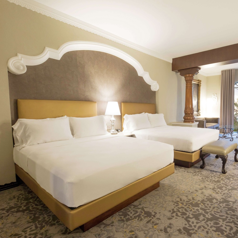 DELUXE, EXECUTIVE, 2 QUEEN BEDS