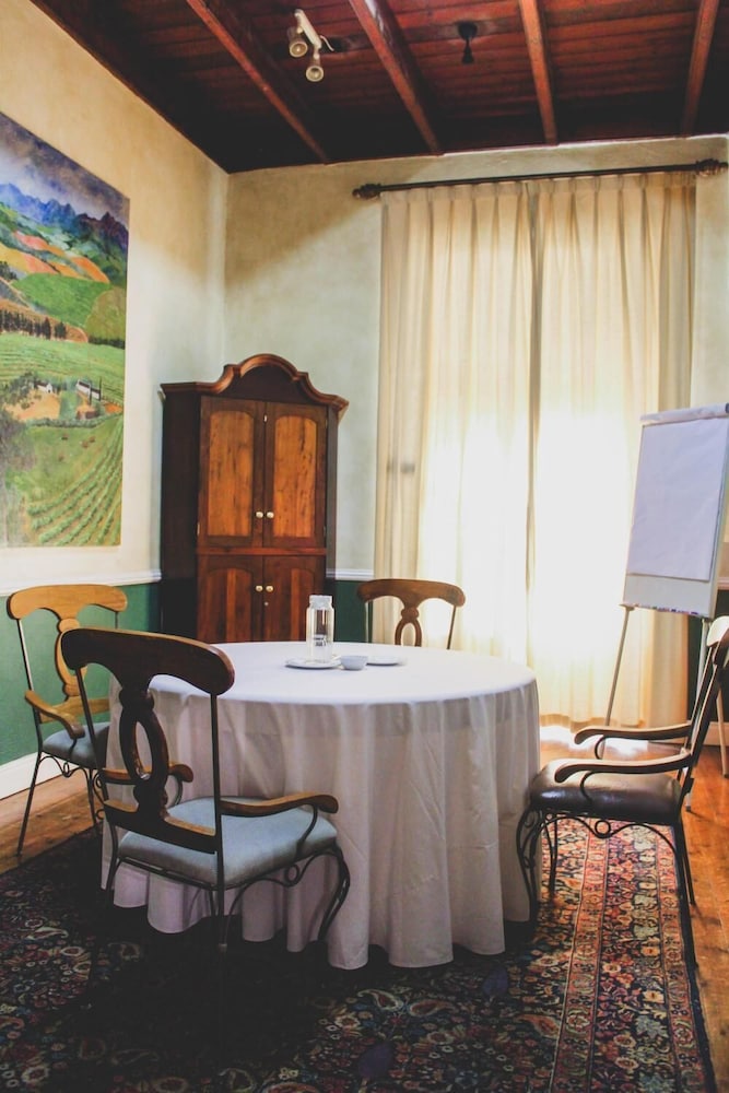 Pontac Manor Hotel 21/28