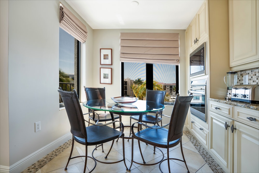 Naples Bay Resort 46/72
