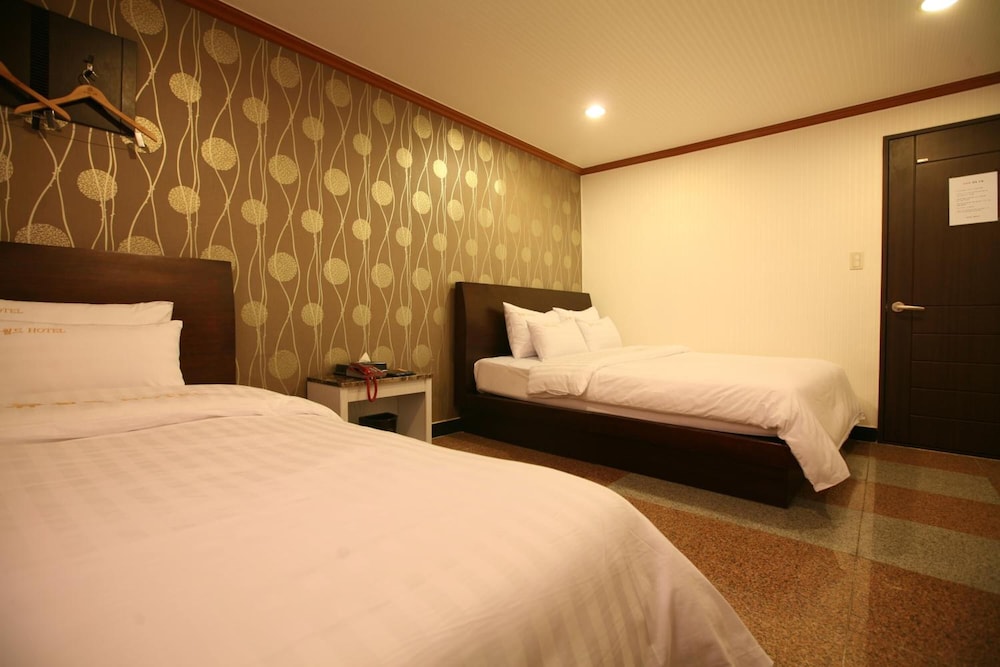 Hotel New World 16/49