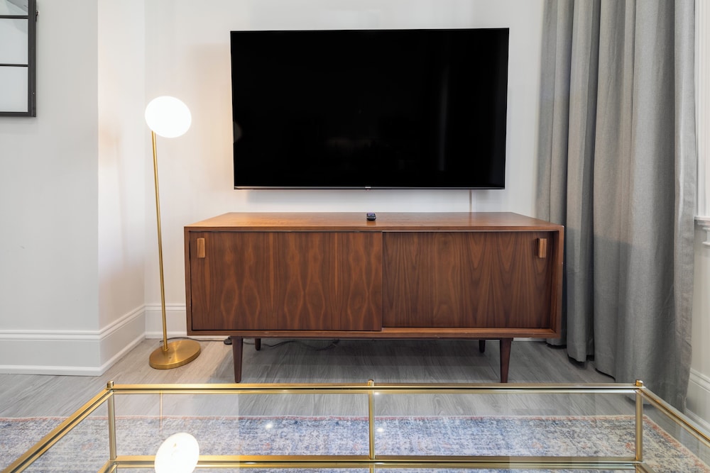 Sosuite at French Quarters - Rittenhouse Square 4/50