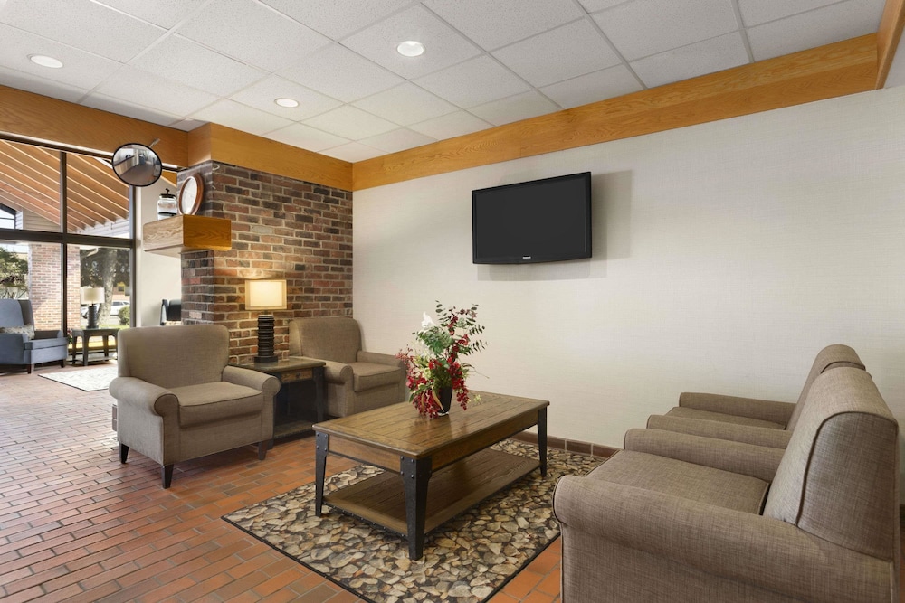 Travelodge by Wyndham Thunder Bay 25/39