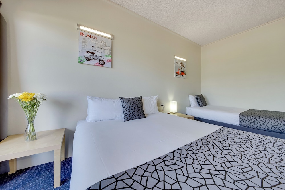 Camelot Motel 11/27