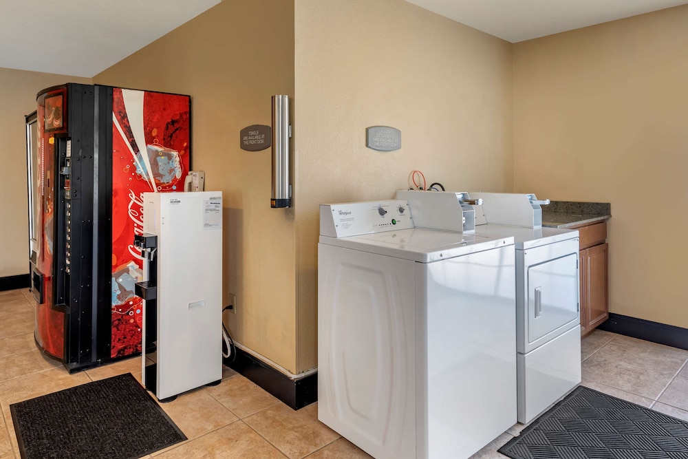 Best Western Plus John Jay Inn & Suites 24/37