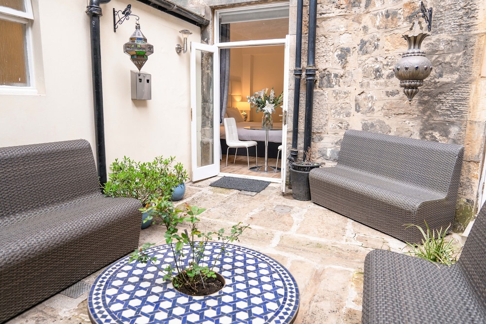 Edinburgh Castle Apartments And Suites 37/55