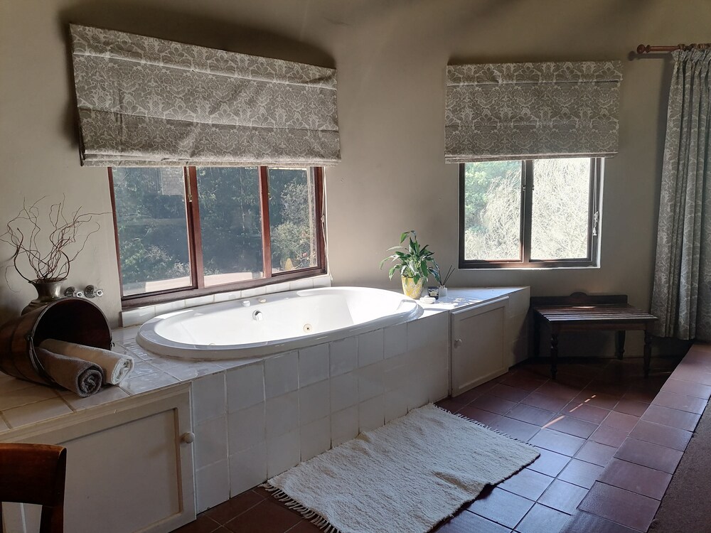 Hawklee Country House 25/50