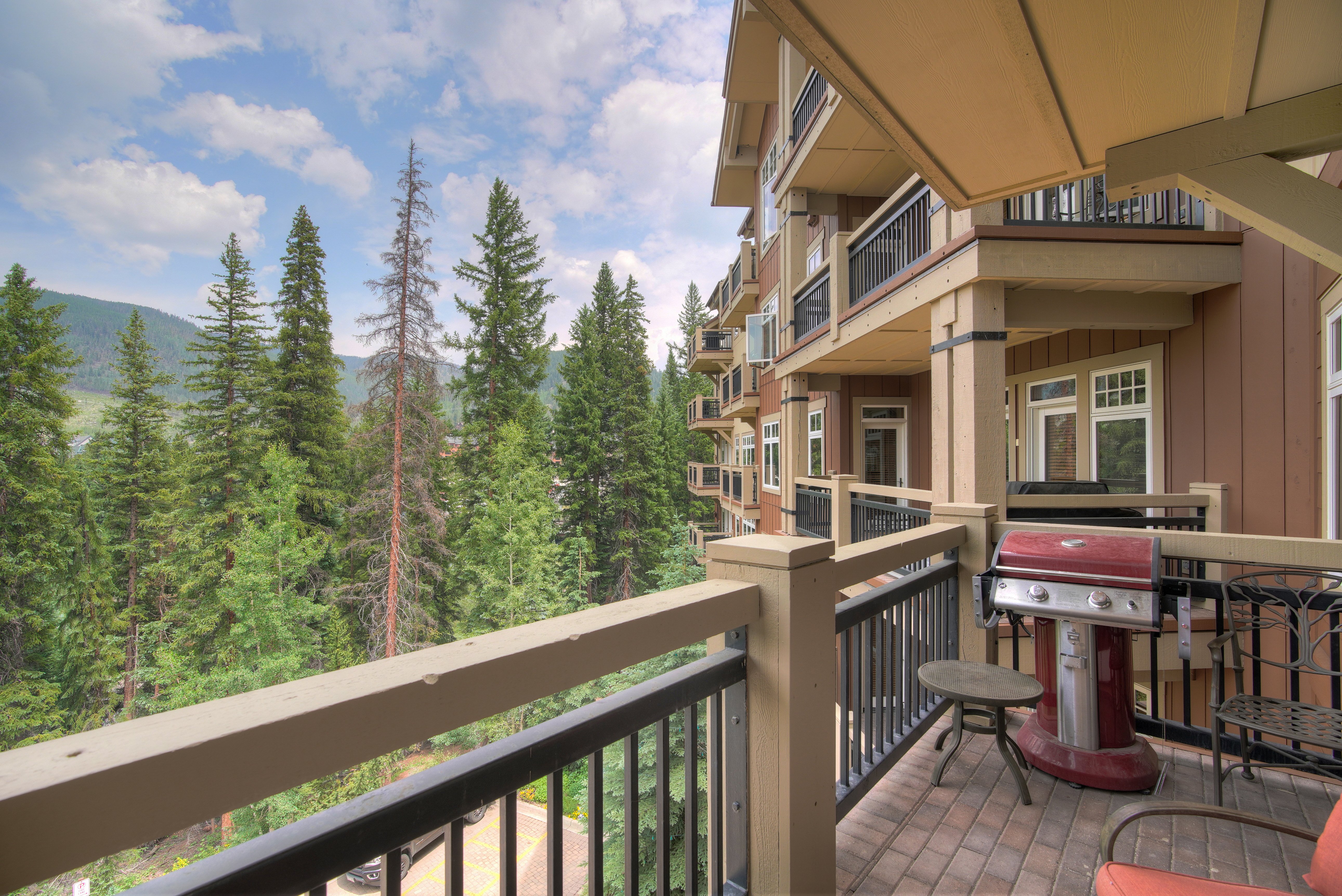 Lone Eagle and Timbers Condominiums 4/50