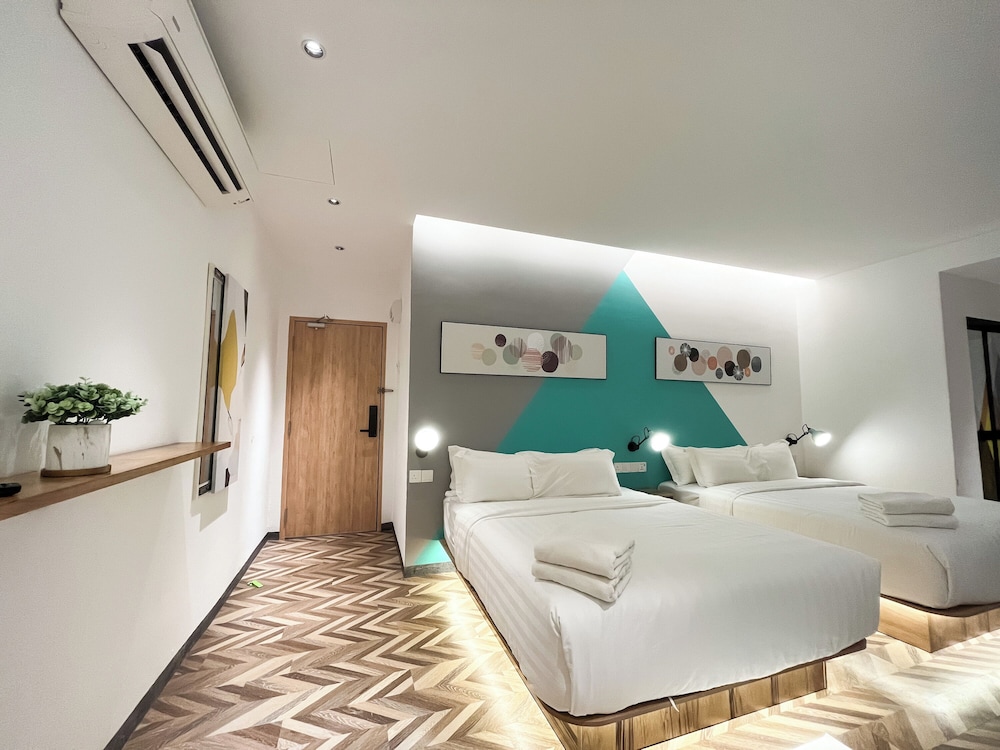 Apple 1 Hotel Queensbay 31/64