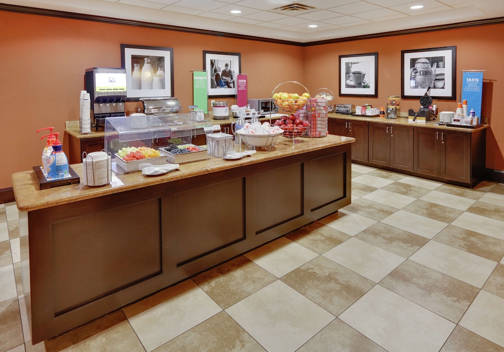 Hampton Inn and Suites Fort Worth/Forest Hill 33/46