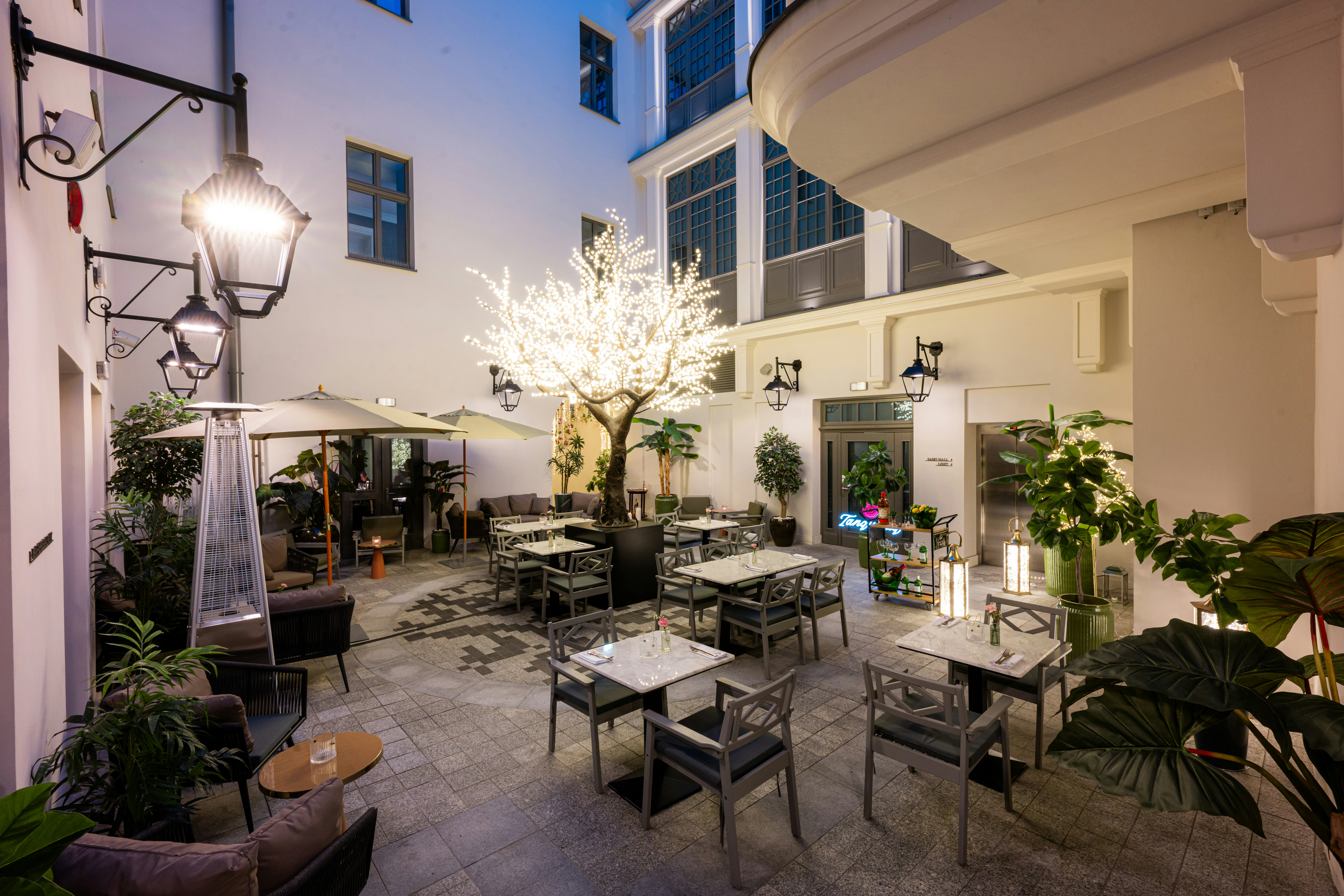 Hotel Saski Krakow, Curio Collection by Hilton 33/51