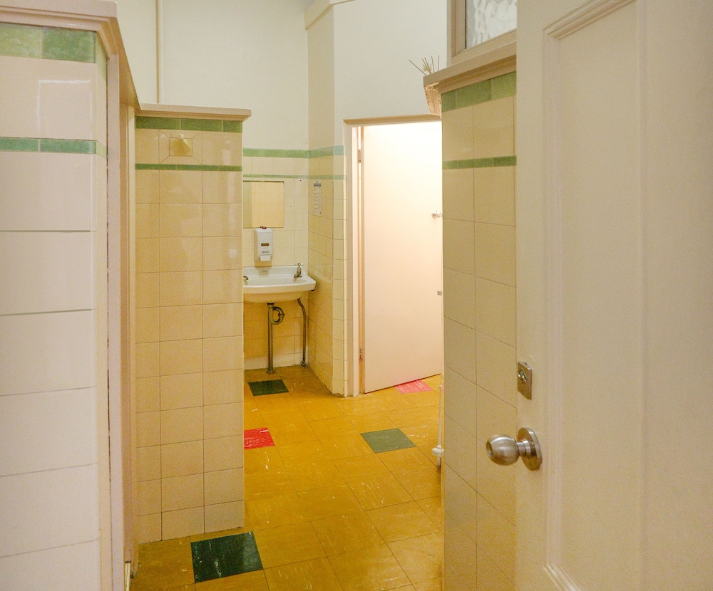 ROOM, DOUBLE BED, SHARED BATHROOM