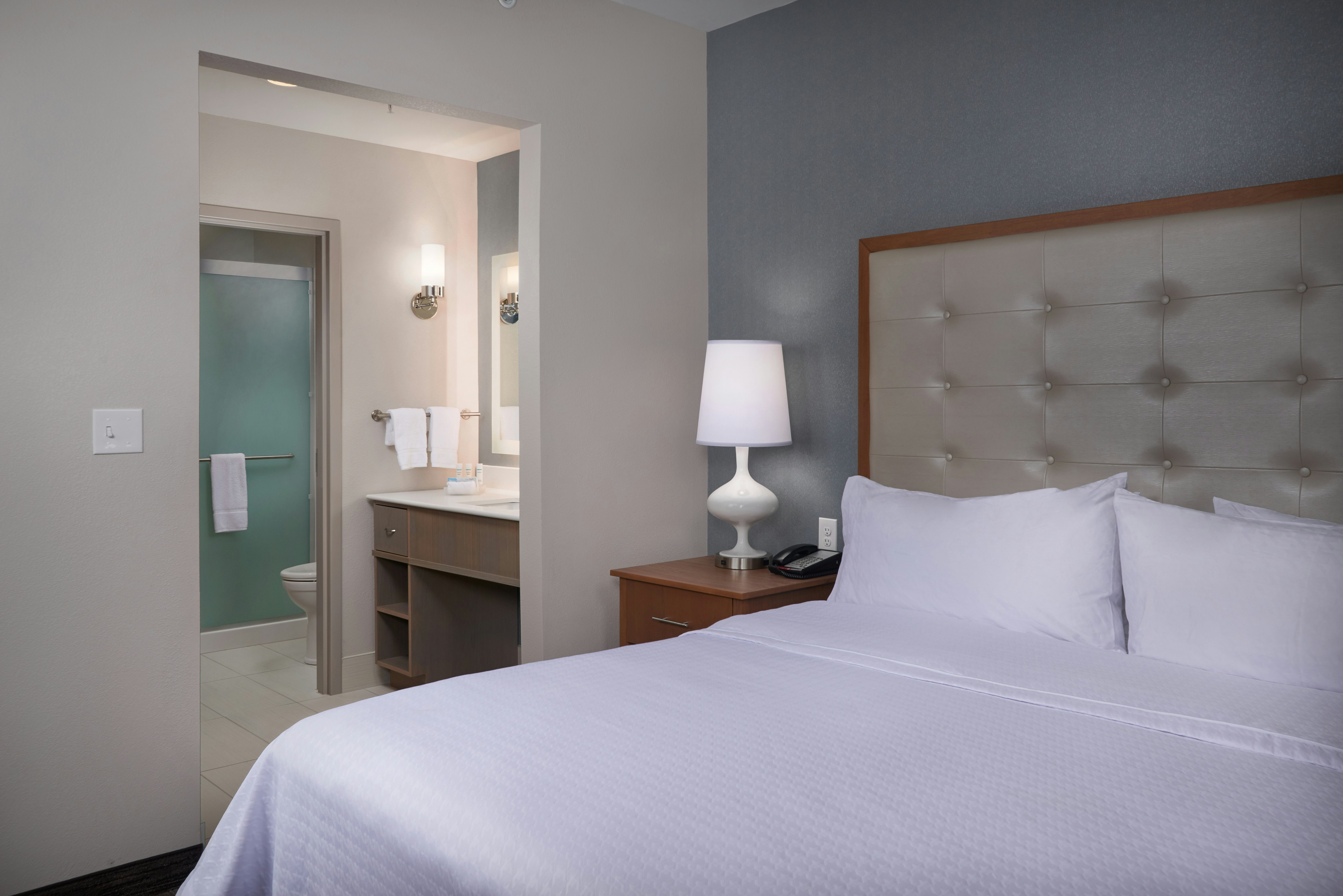 1 BEDROOM, SUITE, KING BED