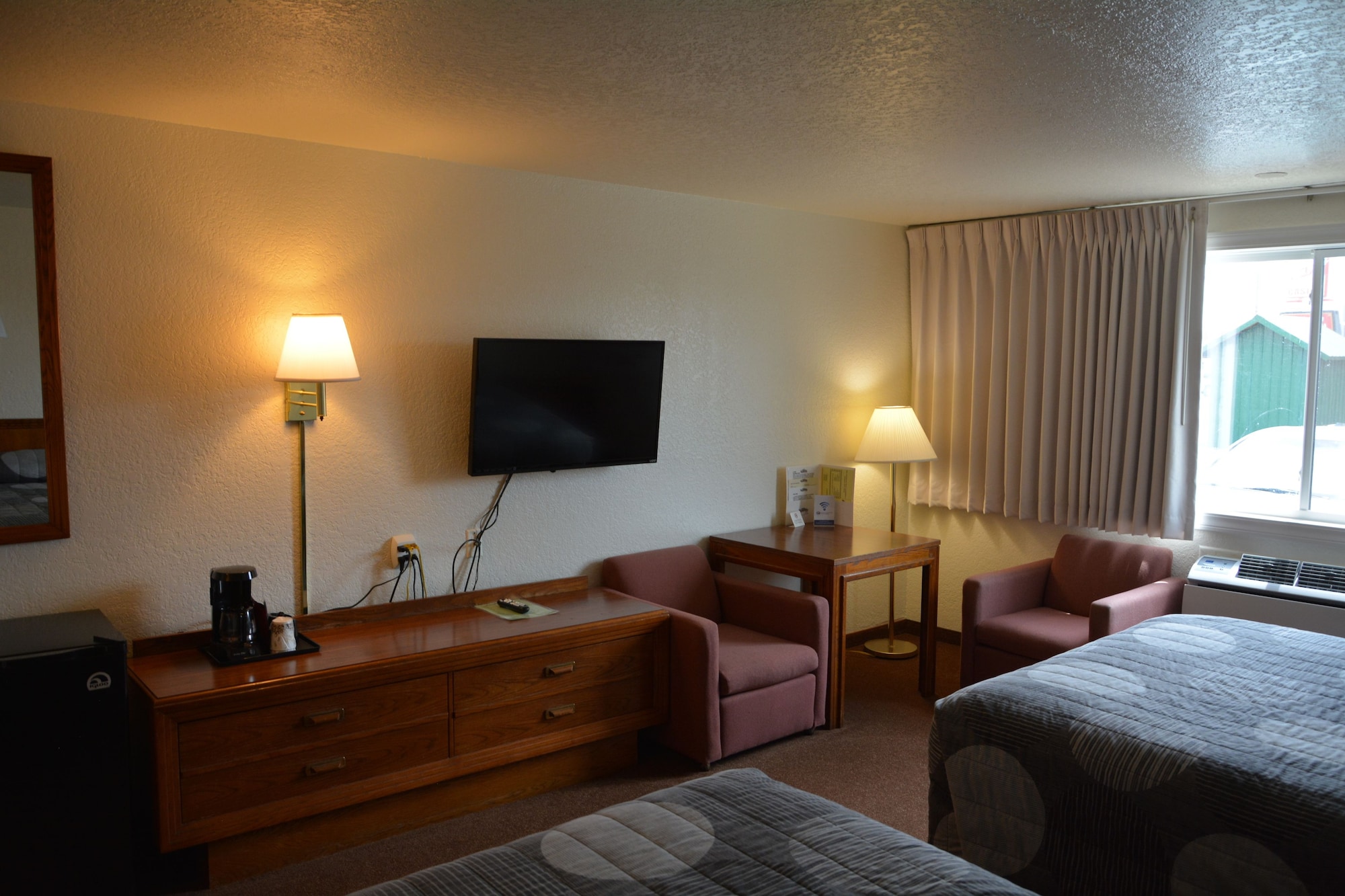 غرفة بسريرين كوين، Locomotive Inn 3/6