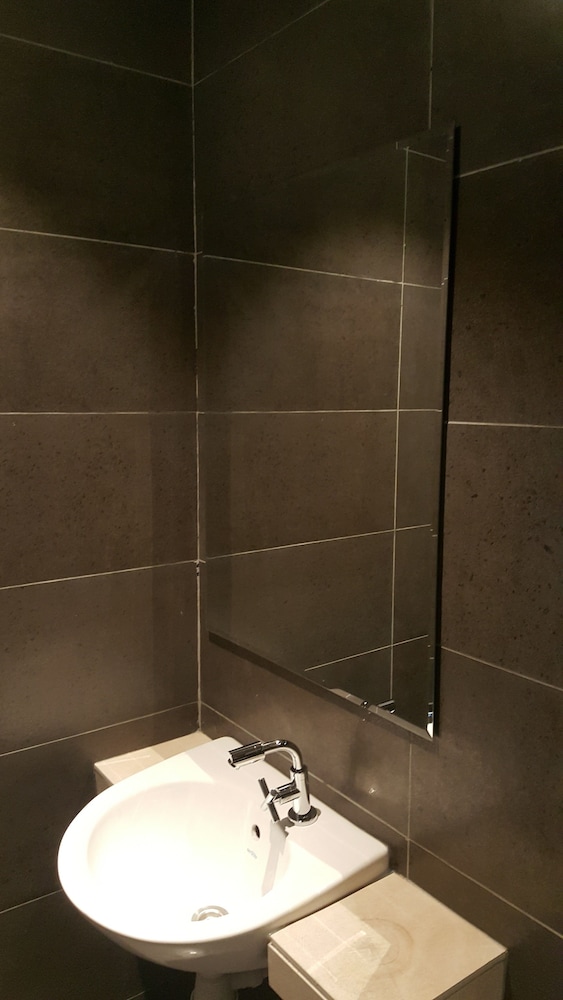 9 Square Hotel - Sri Kembangan 34/38