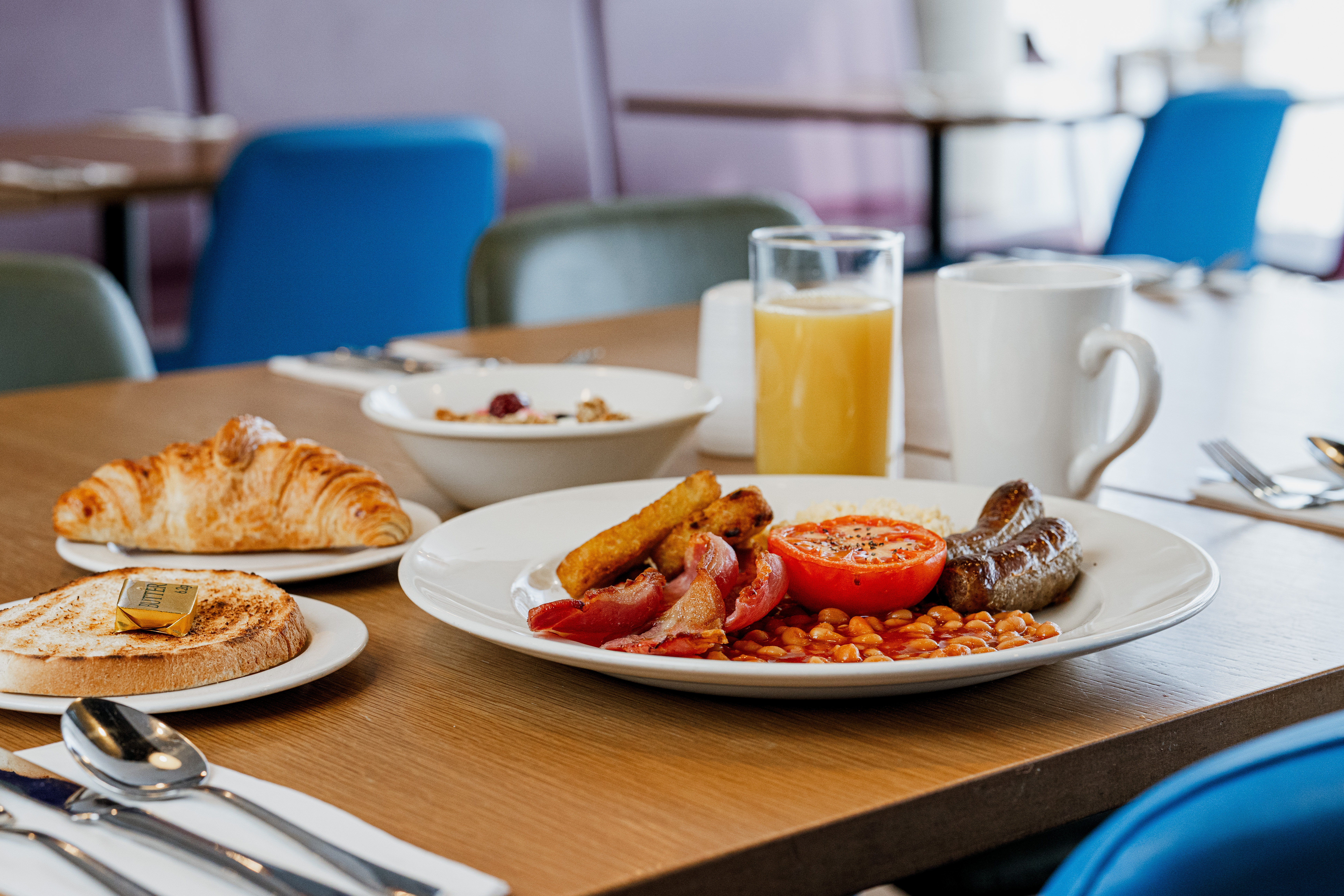 Holiday Inn Express Aberdeen Airport 52/72