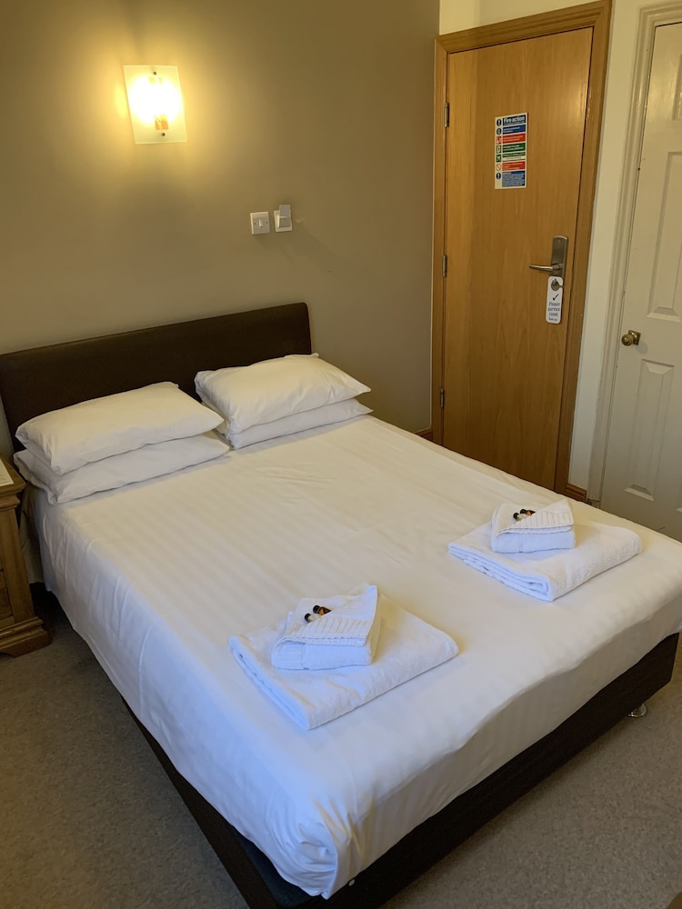 The Old Mill Hotel &amp; Lodge 23/67