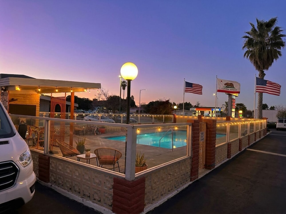 Heritage Inn 4/57
