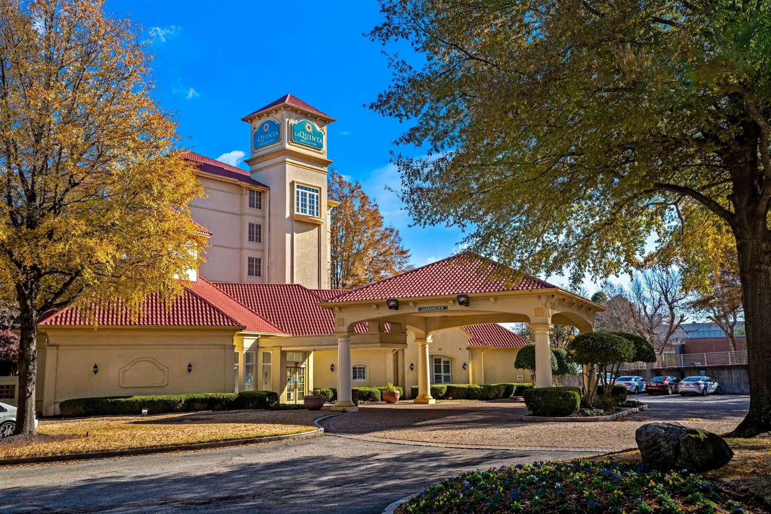 Holiday Inn Express And Suites Memphis East by IHG image