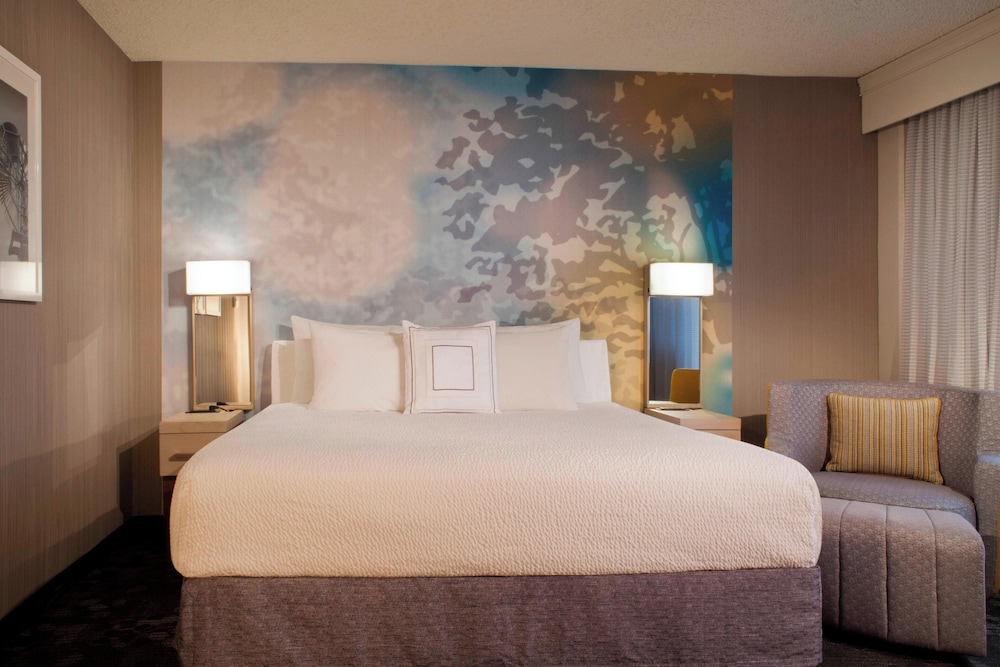 Suite, King Bed, Sofa