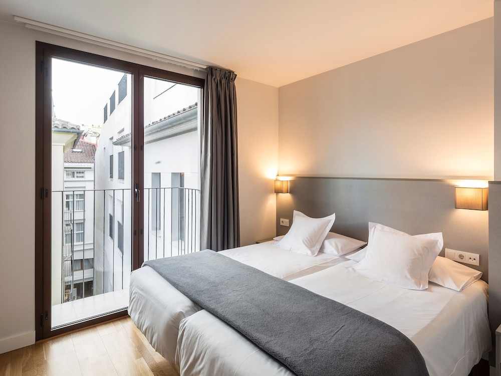 2 BEDROOMS, APARTMENT