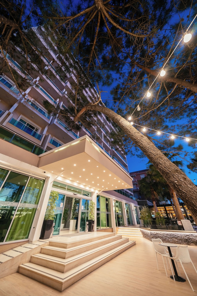 Albanian Star Hotel 1/50