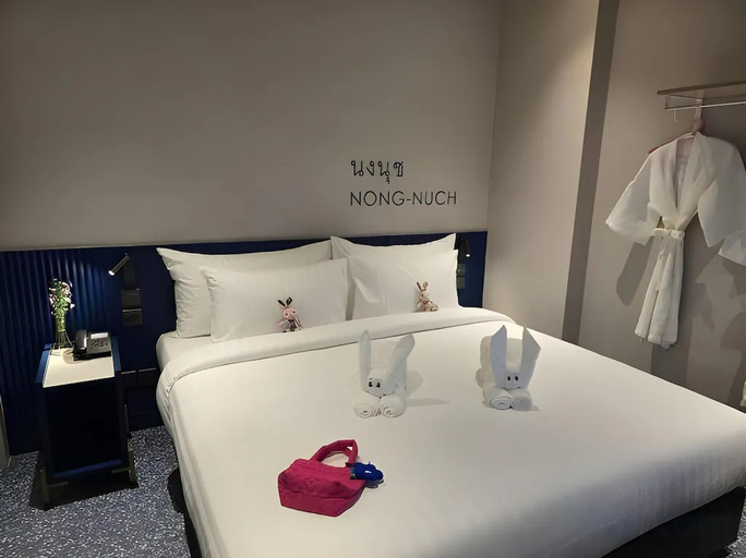 Female Only, Twin Beds